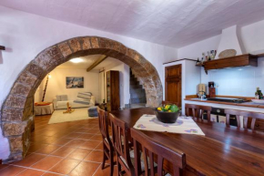 Esclusiva Dimora Storica nel cuore del Borgo Medievale---- Exclusive Historical House inside the Medieval Village Castelsardo